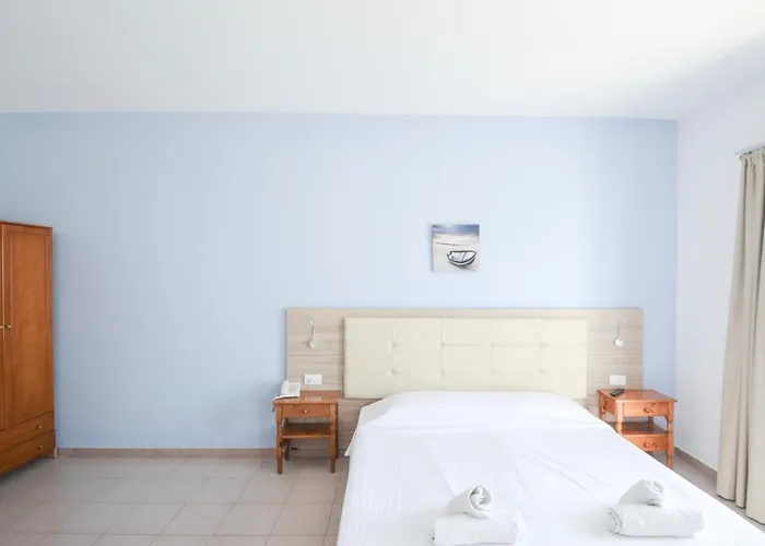 Palm Bay * Pefki (Rhodes)